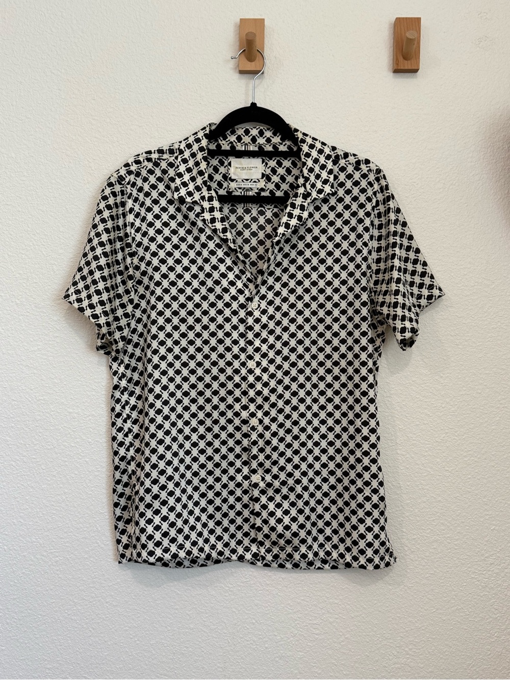 Denim & Flower Men’s Black and White Short Sleeve Button-Down Shirt